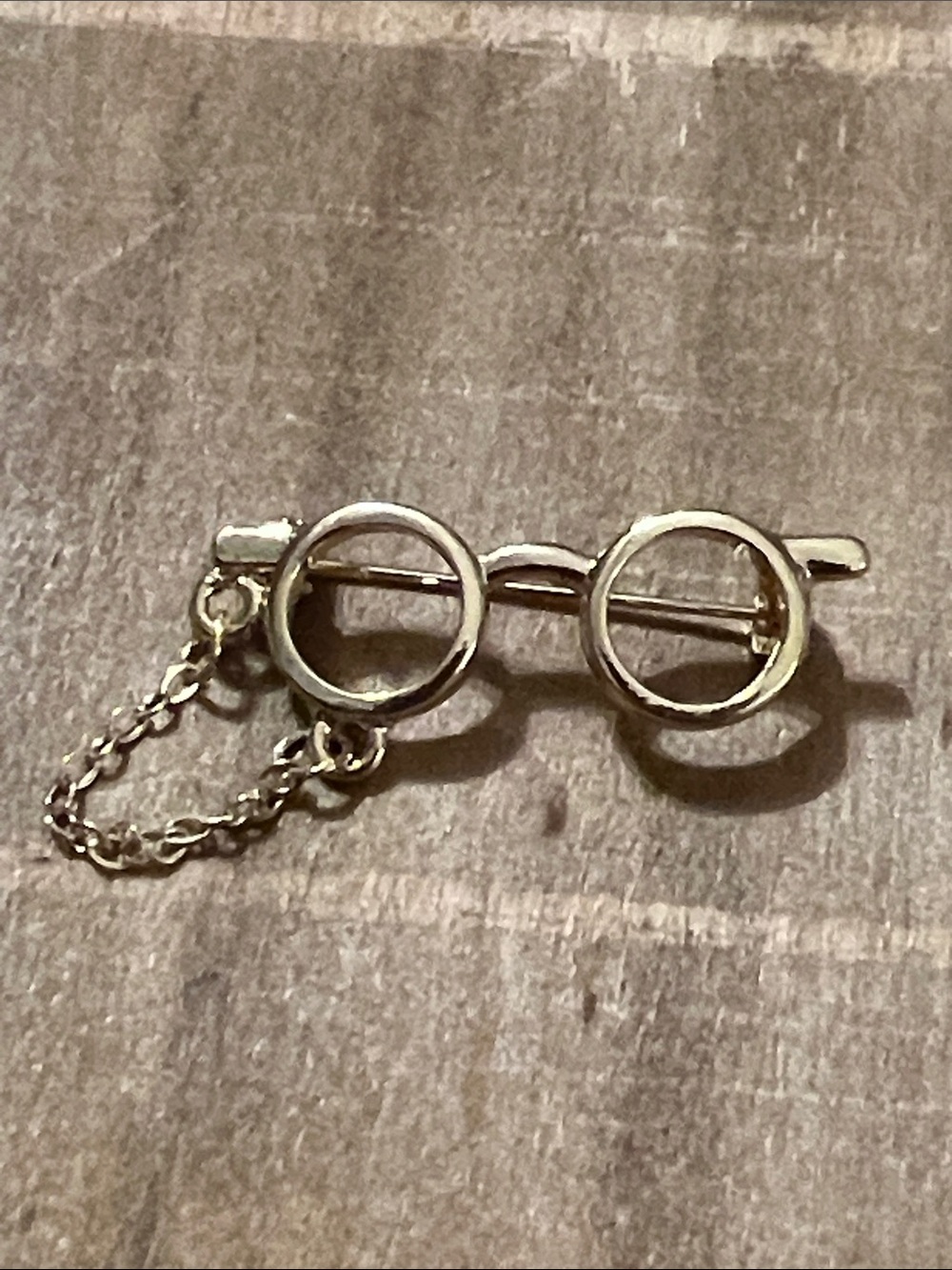 3/$18 NWOT Gold Tone Round Glasses Tie Bar with Chain Lot 685